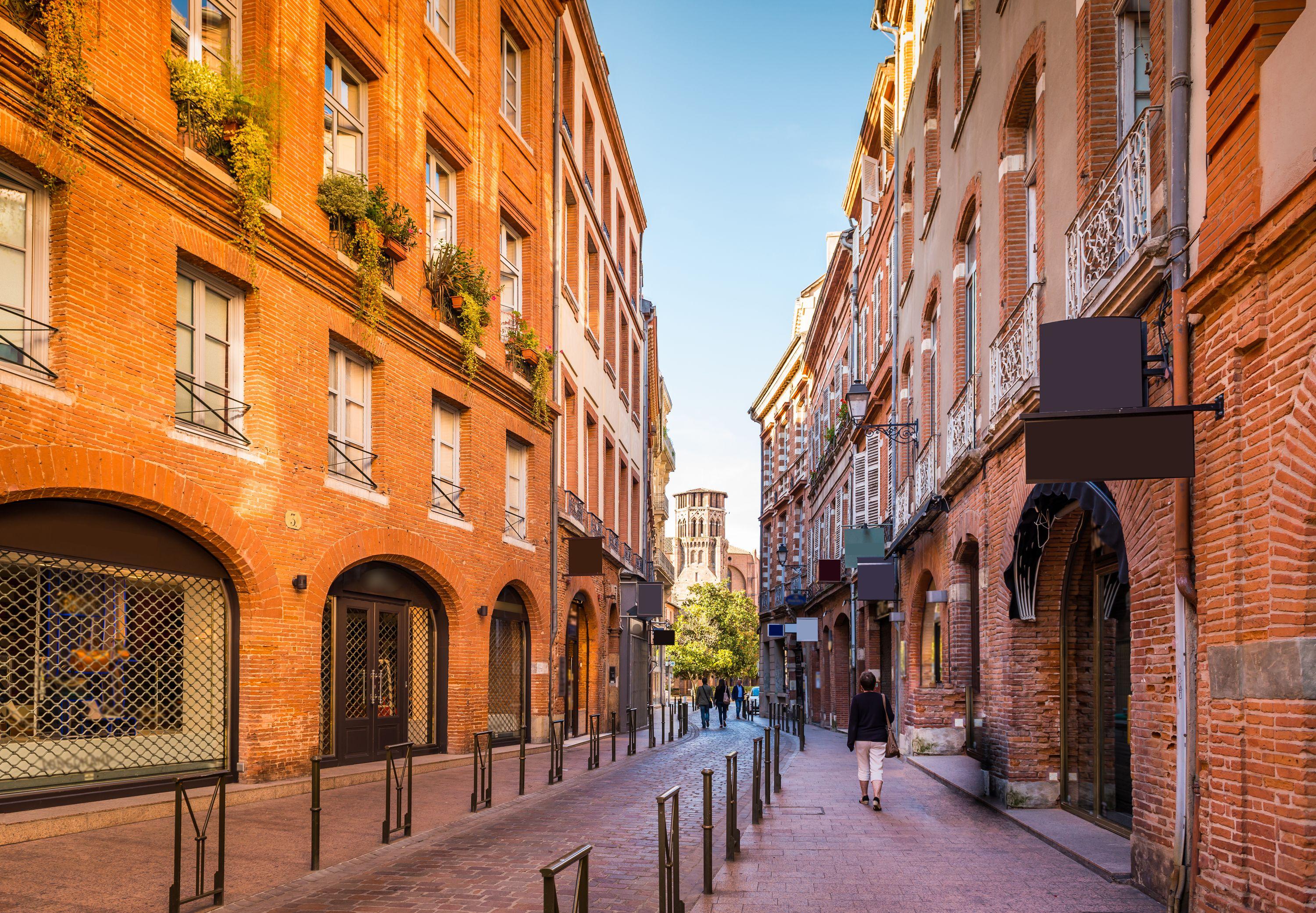 Trains from Barcelona to Toulouse from Find tickets on KAYAK