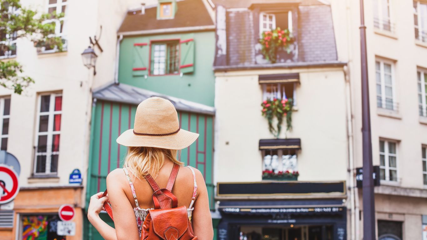 Flights to Isla de Francia
