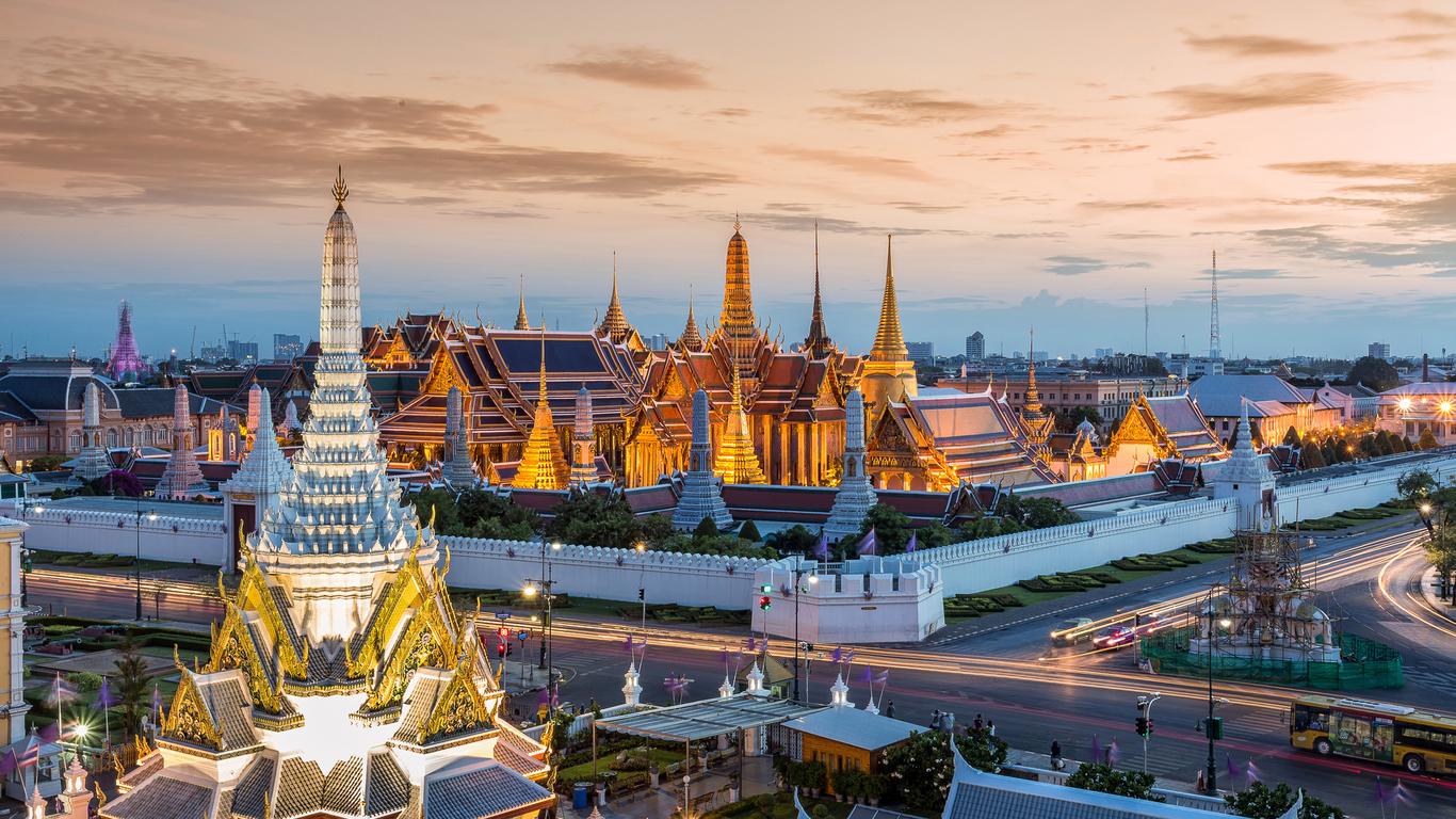 Бангкок в апреле. Храм изумрудного Будды в Бангкоке. Бангкок дворец изумрудного Будды. Бангкок Королевский дворец и храм изумрудного Будды. Ват Пхра Кео Бангкок.