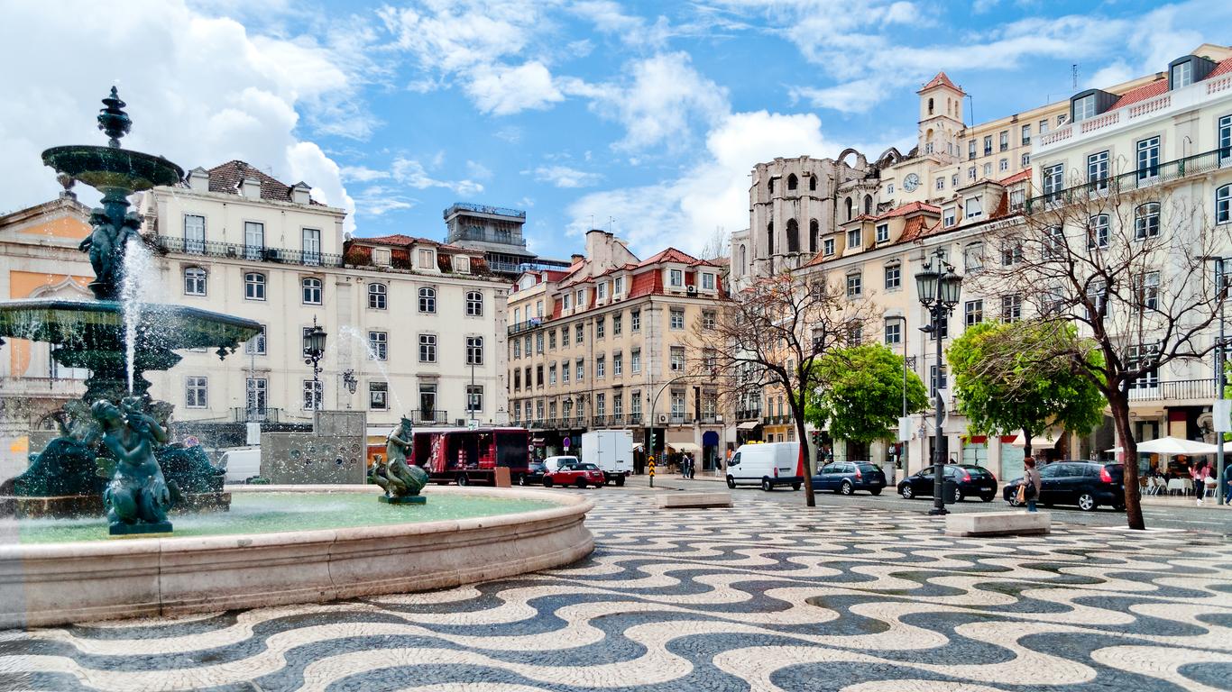 Travelling is an art: the Louis Vuitton Lisbon Guide - The Stylish