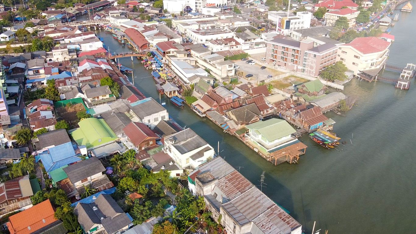 Hotels in Amphawa