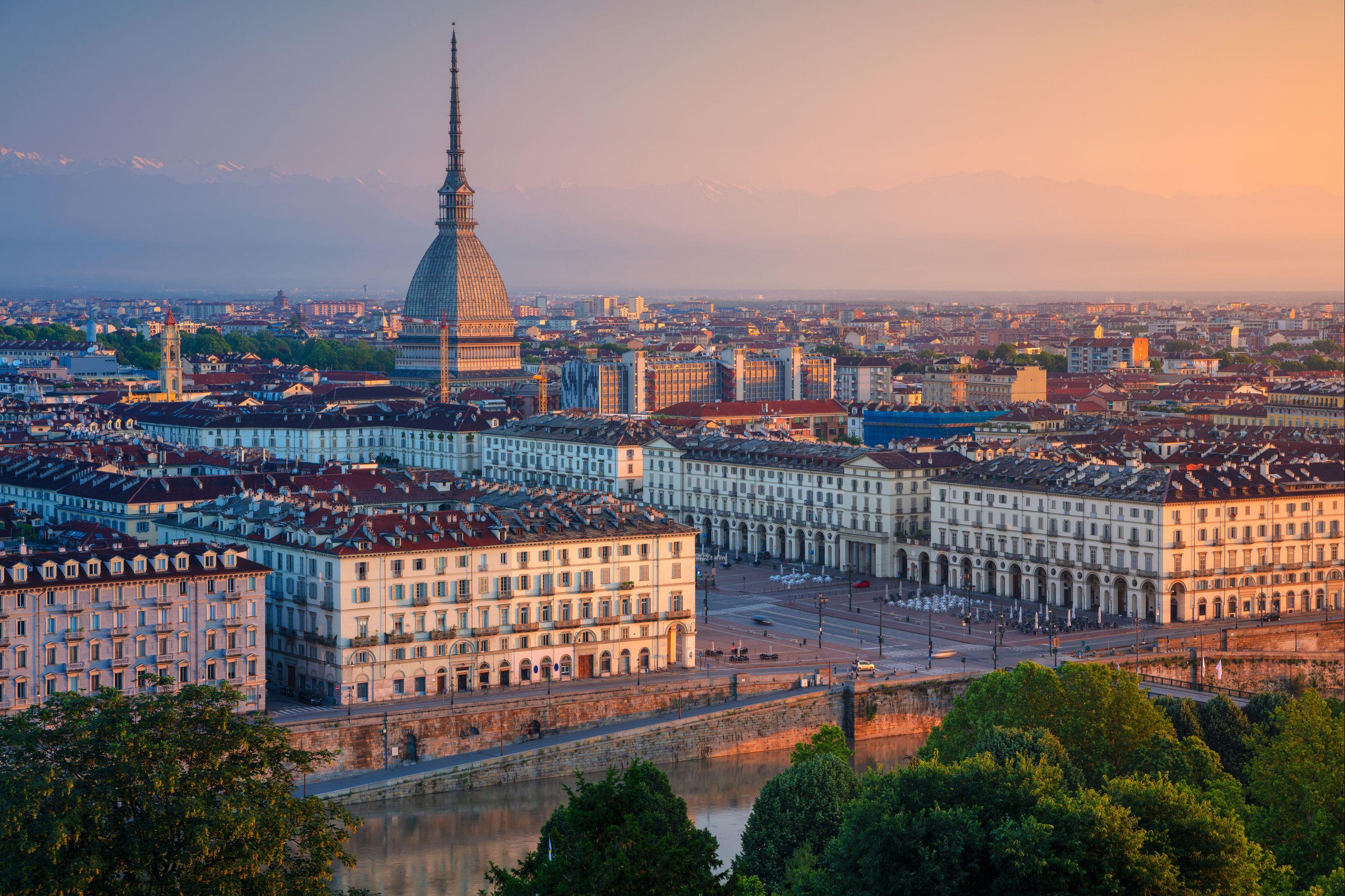 italian city with a famous shroud