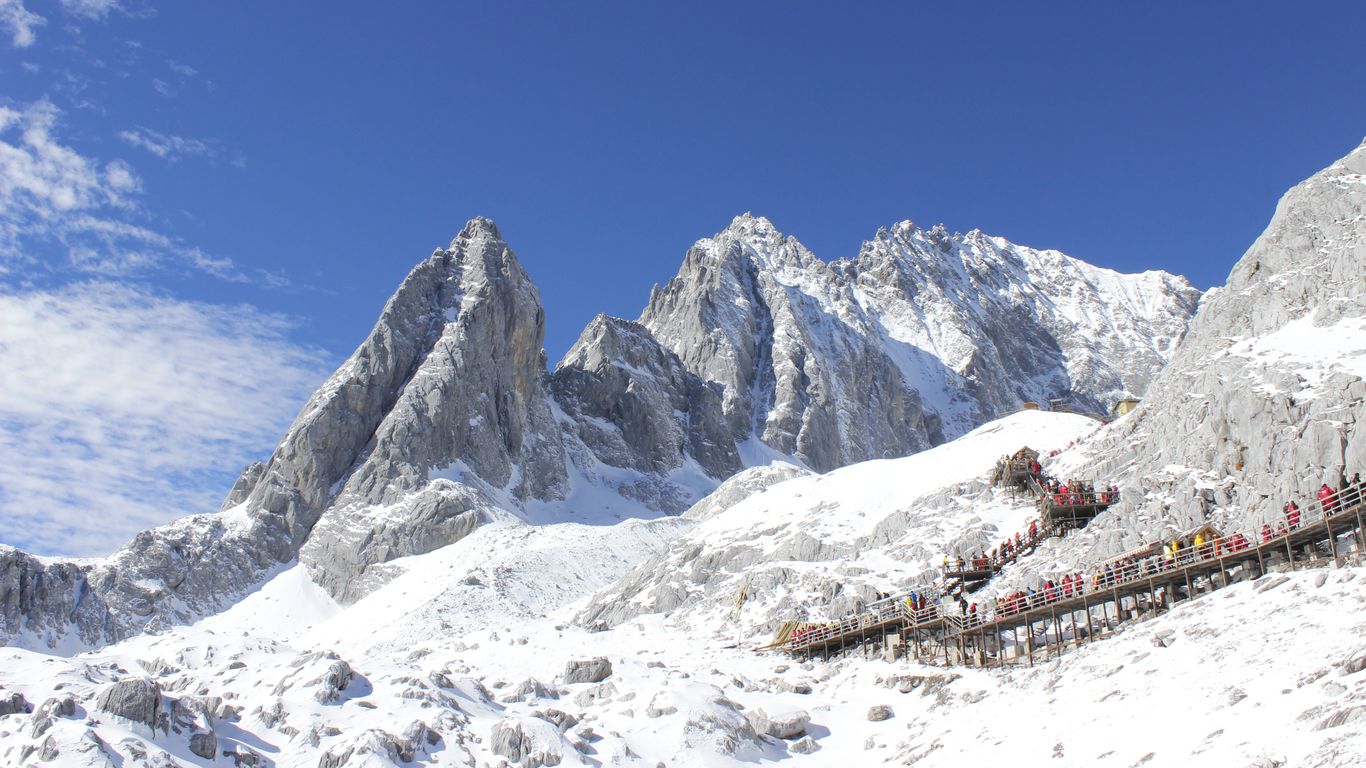 Hotels in Yulong Naxi