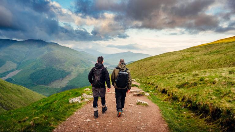 Günstige Flüge von Duesseldorf Intl Flughafen nach Schottland from € 71 | SWOODOO