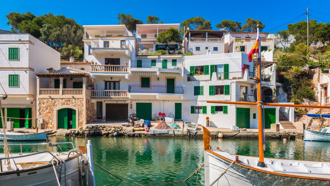 Hotels in Cala Figuera