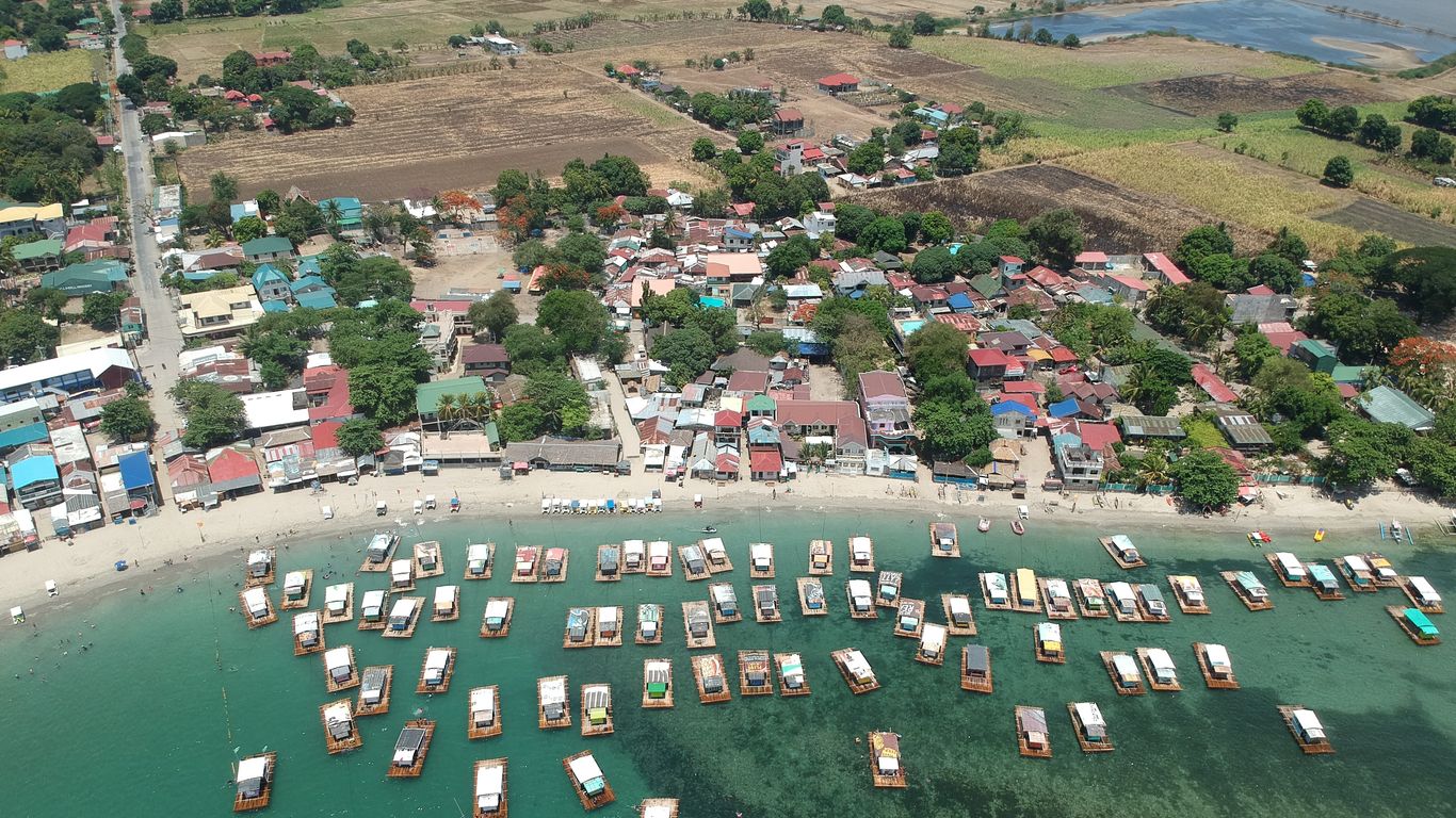 Hotels in Lian