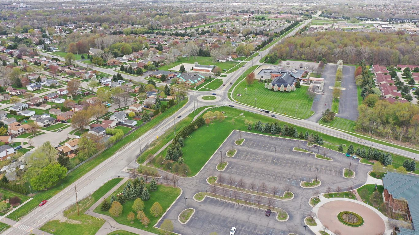 Hotels in Clinton Township