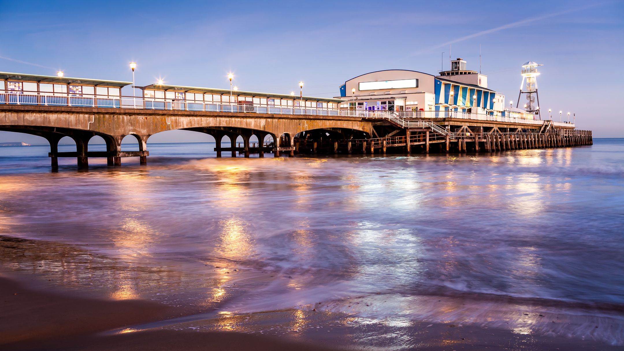 Last Minute Hotel Deals in Bournemouth from $39/day - KAYAK
