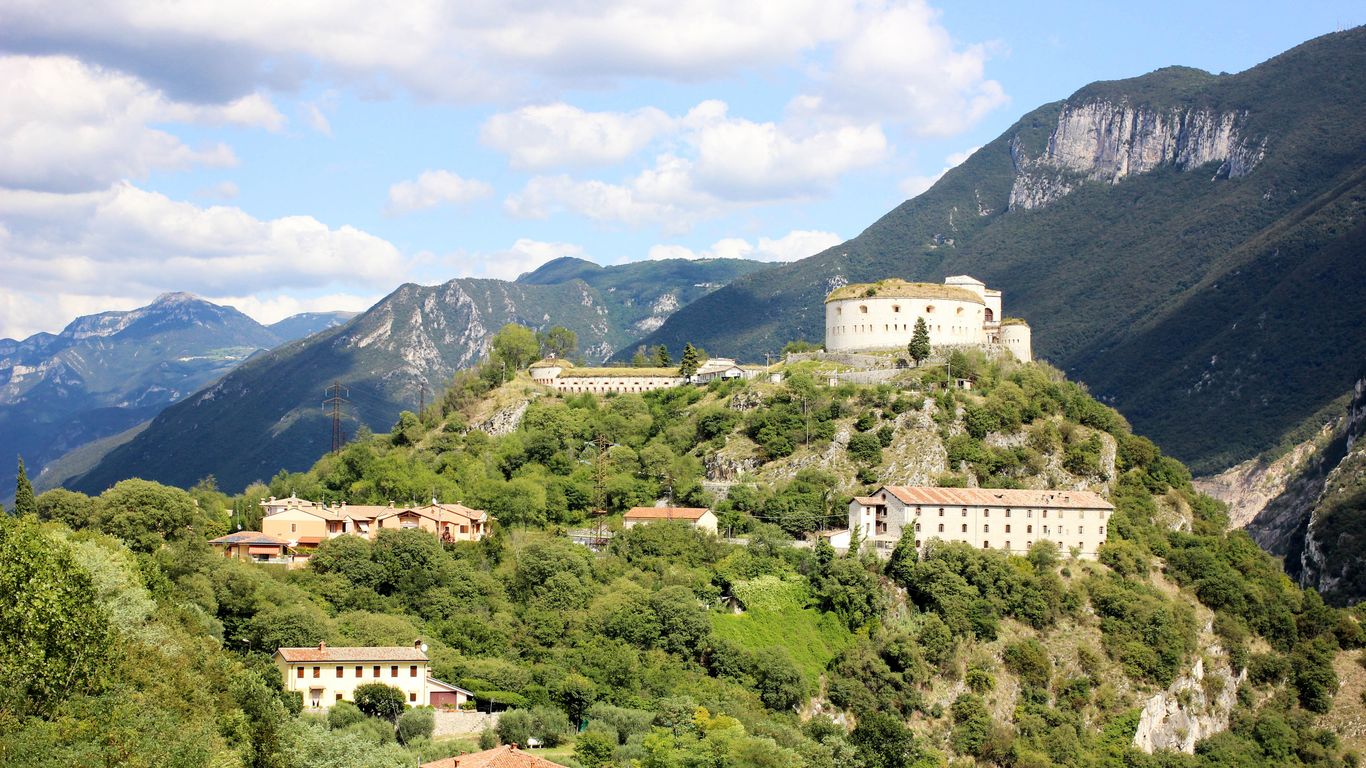 Hotels in Rivoli Veronese