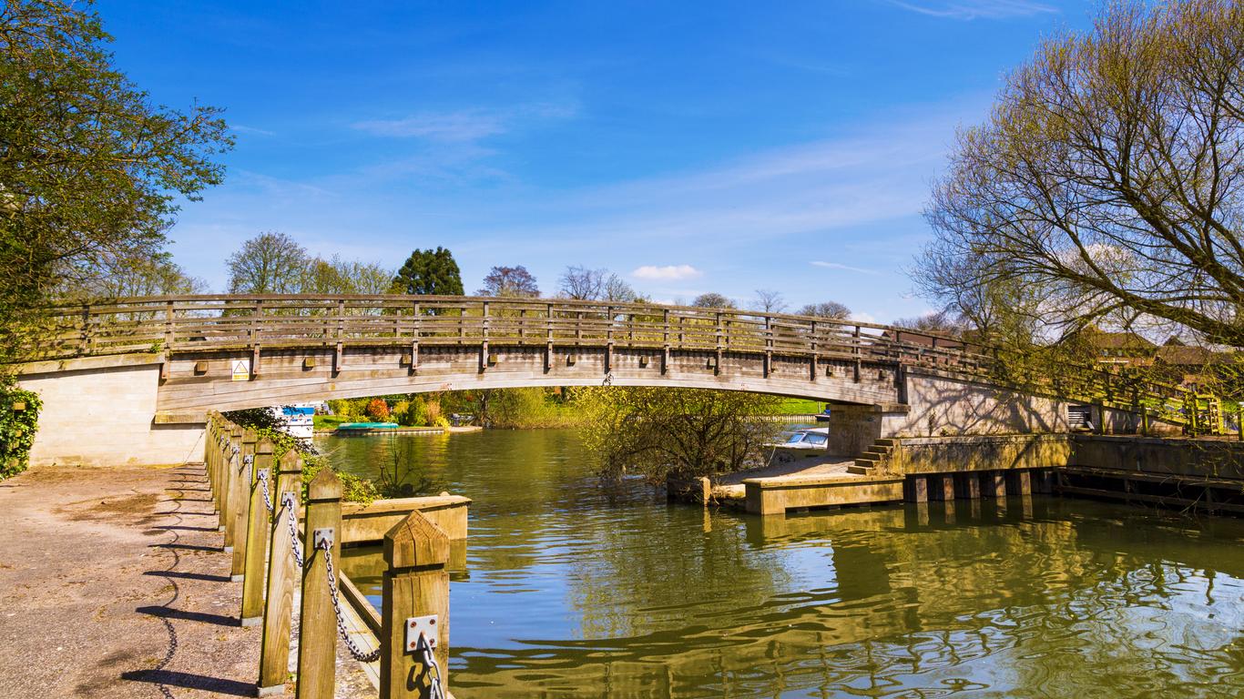 Staines-upon-Thames car hire