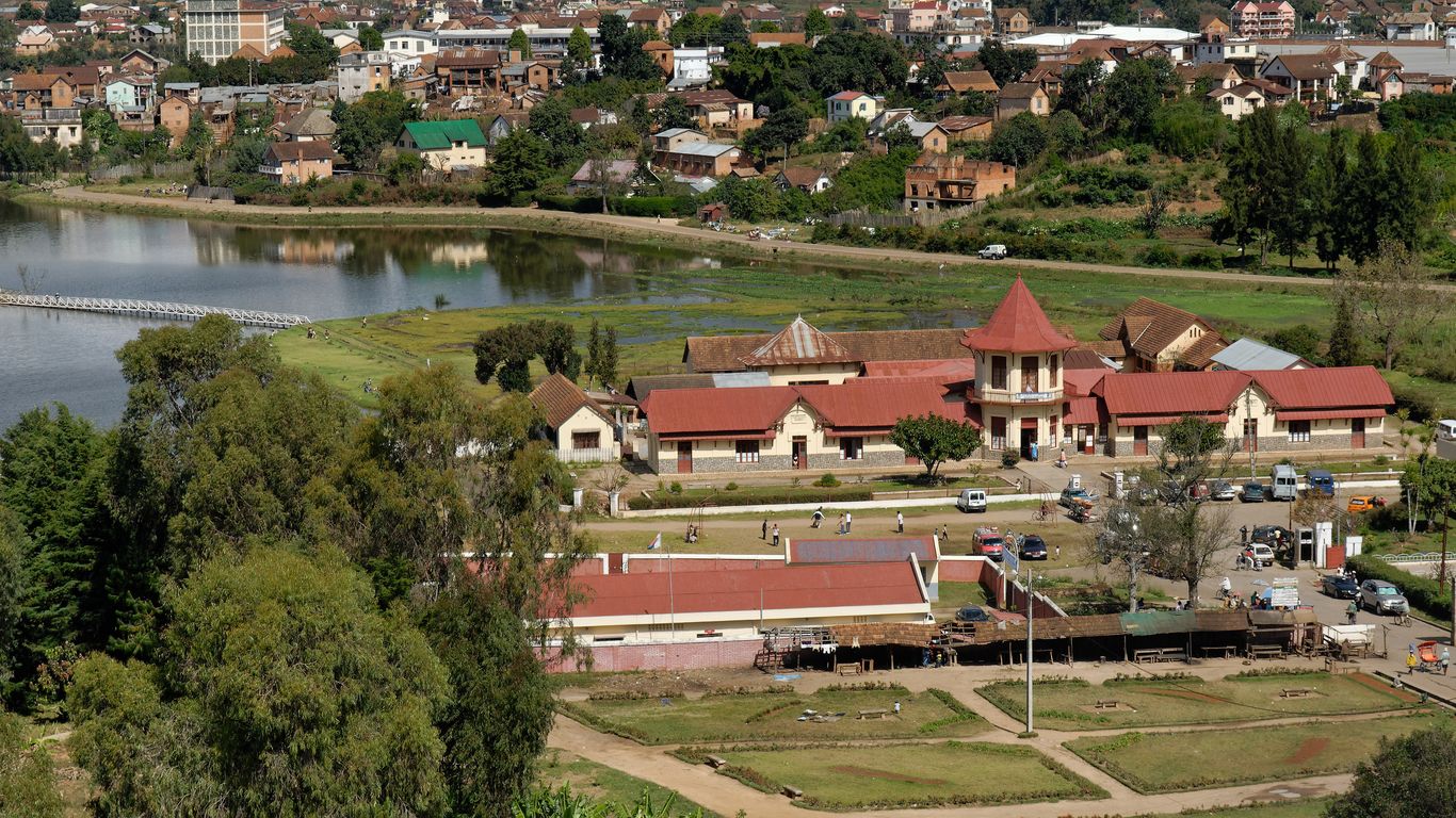 Flights to Antsirabe