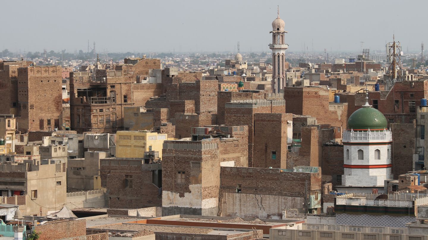 Moiz Multan Multan (MUX) - Flight status, maps & more | KAYAK