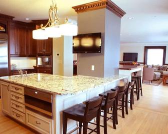 The Grand Manse Penthouse - Luxury Downtown Condo - Lincoln - Kitchen