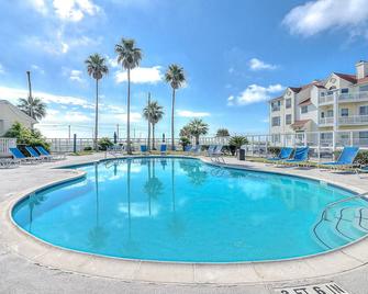 Charming two condos with pool, sauna, hot tub, central AC, & washer/dryer - Chapman Ranch - Pool