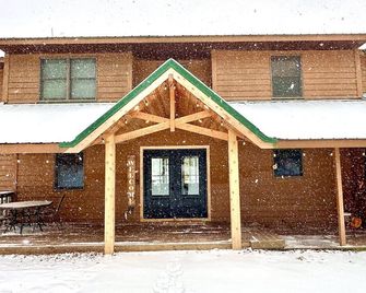 Pleasant Lake Bed and Breakfast - Osceola - Edificio