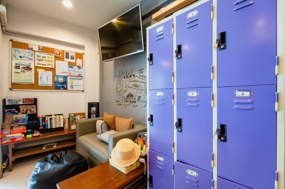 بيت شباب ريستني