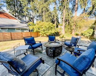 Tacoma Retreat- Hot Tub, Fireplace & Ac! - Lakewood - Terasa