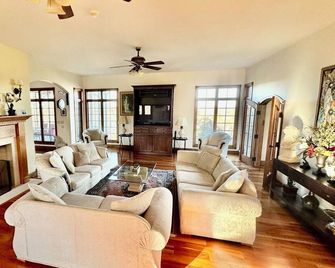 Affordable Luxury Mansion - Quincy - Sala de estar