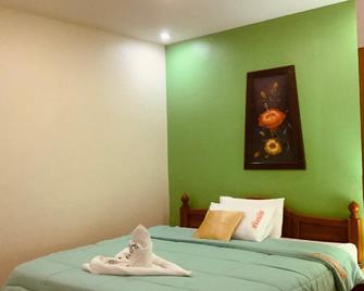 Front Beach Hotel - Pran Buri - Спальня