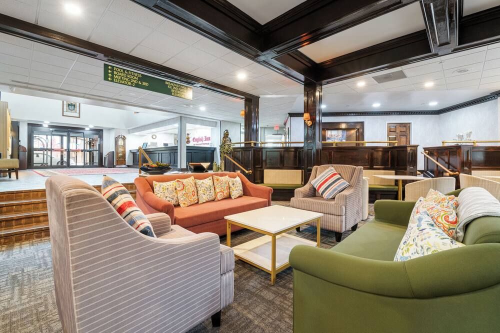 إنجليش إن أوف تشارلوتسفيل - شارلوتسفيل - ردهة