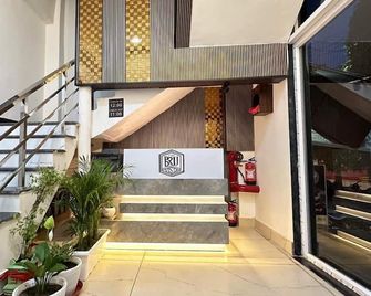 The Brij Vista - Mathura - Escaleras