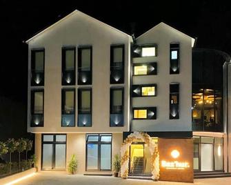 Baz'hur Boutique Hotel - Kukës - Edificio