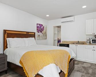 Lovely Studio Walking Distance To Ocean - Suite 8 - Hollywood - Bedroom