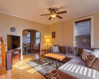 Cozy Home in Historic Harrisburg - Harrisburg - Living room