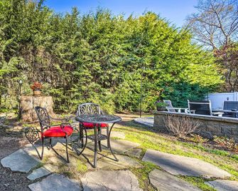 Family-Friendly Retreat w/ Hot Tub: 1 Mi to Dtwn - Saratoga Springs