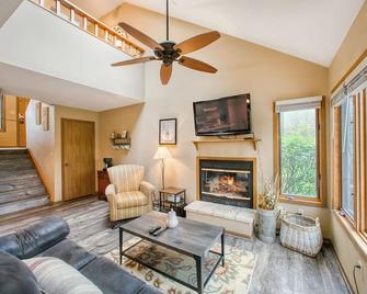 Cozy 1 Bedroom, 2 Bath Townhome in the Galena Territory - Galena - Sala de estar