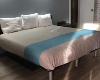 Sands Motel - Van Horn - Bedroom