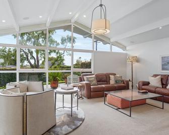 Spacious family home in Meadowbank| by Furnished Rentals - Auckland
