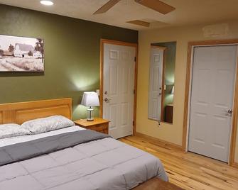 Redbrick Inn Hickory Suite - Oshkosh