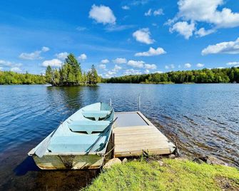 Lakefront Cabin on Lake Adirondack- Tax free - Indian Lake