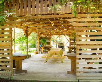 Glamping Cabin 2 - near Spring Hill & Franklin - Columbia - Patio