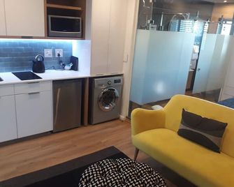 107 Dorpstraat Boutique Hotel - Stellenbosch - Kitchen