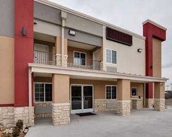 2 Queen Beds Non Smoking - Scottish Inns White Settlement, Budget Friendly Stay - White Settlement - Budova