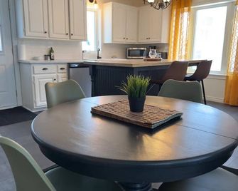 La Villageoise, au coeur du village et activités - Saint-Michel-des-Saints - Comedor