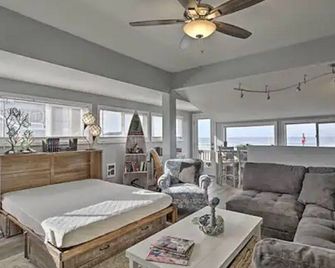 New! Oceanfront Newport Condo W/Deck & Views! - Newport - Bedroom