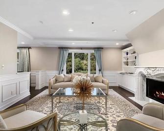 Secluded Luxury Home – Peaceful, Comfortable, and Fully Private. - Mount Kisco - Soggiorno