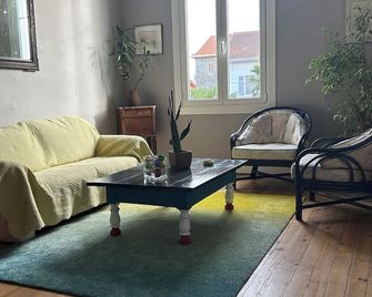 Grand Appartement Dans Une Maison - Bayonne - Living room