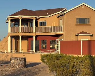 4BR 4BA 3K sq Ft on 2 acres, Elephant Butte Lake Views, refrigerated AC - Elephant Butte - Building