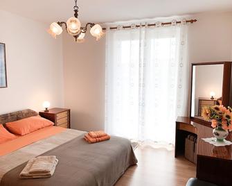 Bright apartment with terrace -3 people - Crikvenica - Schlafzimmer