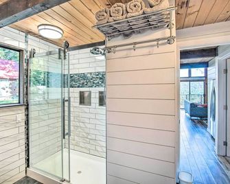 Alpine Retreat w/ Hot Tub & Mountain Views! - Cle Elum