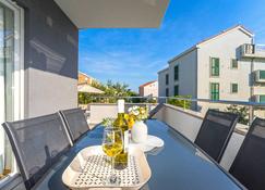 Summer Breeze Pool Apartments - Novalja - Balkon