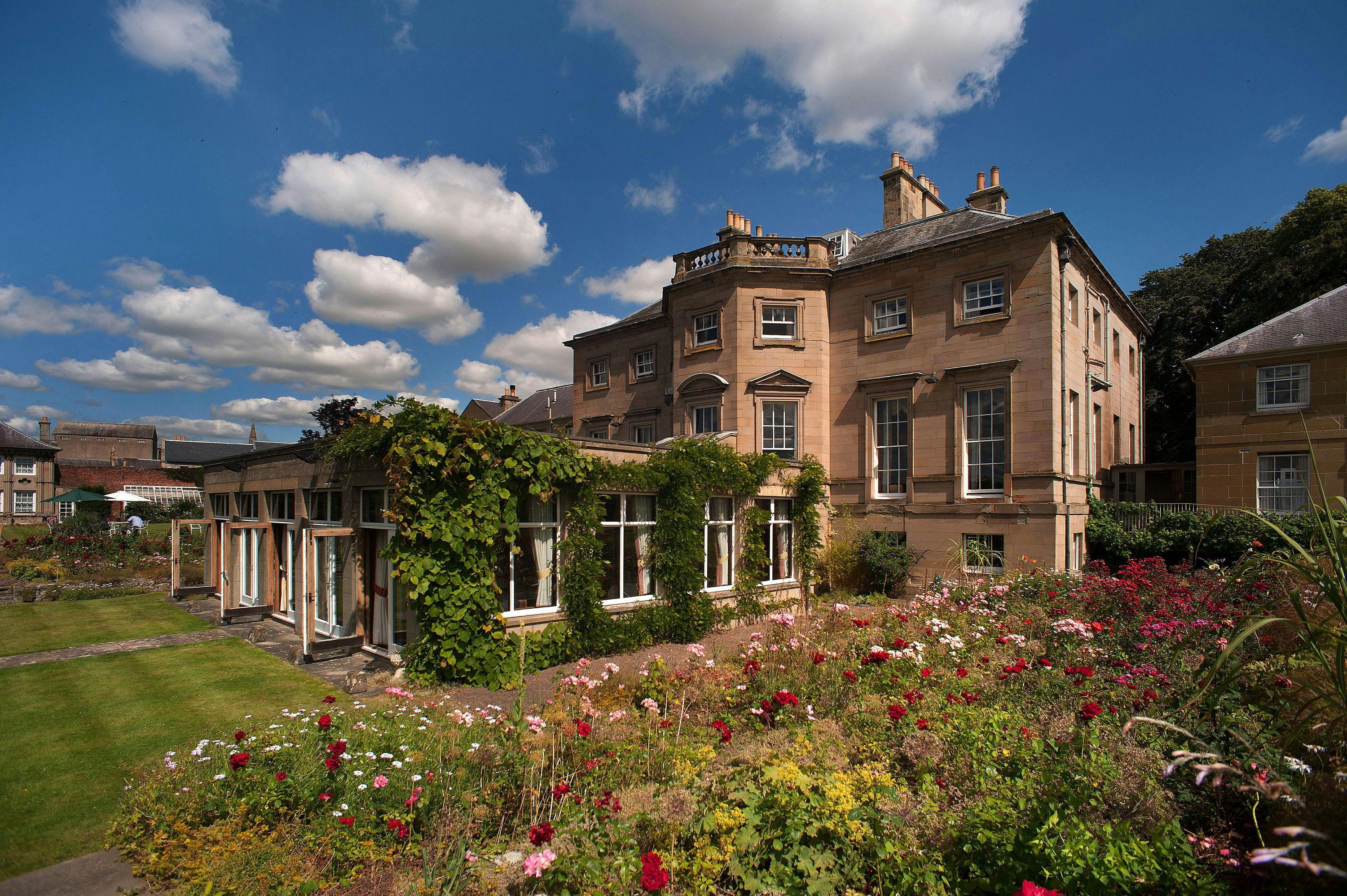 إدنام هاوس هوتل