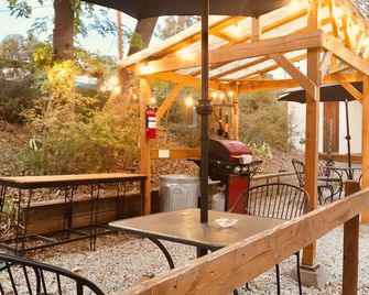 Garden Suite - Sierra Mountain Lodge - Ahwahnee - Patio