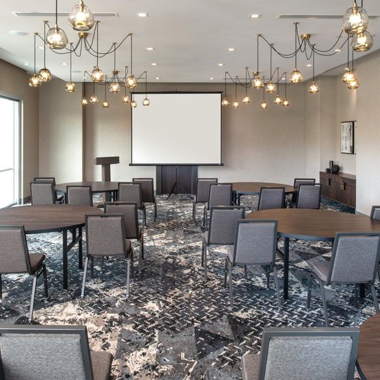Holiday Inn Boston Logan Airport - Chelsea By IHG image 1