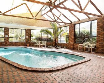 Pinnacle Holiday Lodge - Halls Gap - Pool