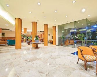 Hotel Bisanta Bidakara Tunjungan - סוראבאיה - לובי